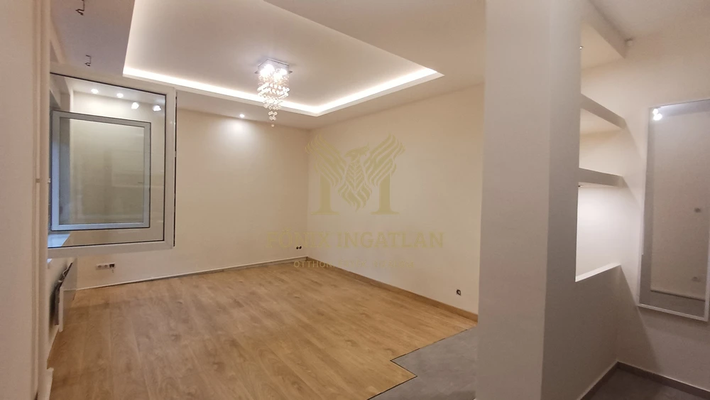KERTRE NÉZŐ, CSENDES, FÖLDSZINTI LAKÁS ELADÓ A 2. KERÜLETBEN!