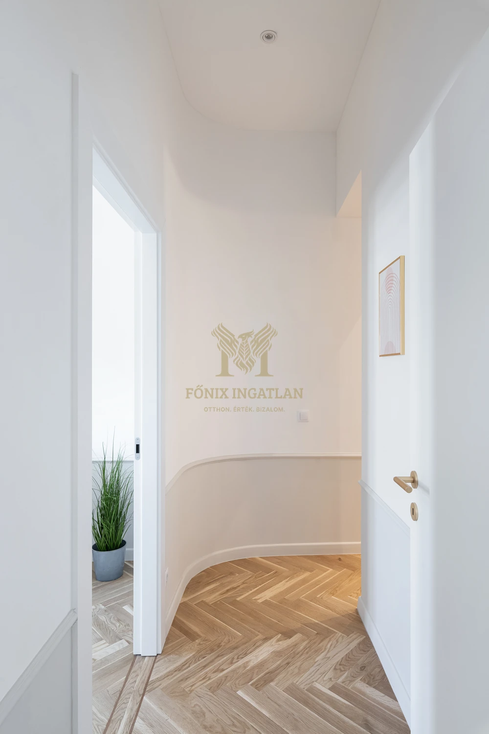 LUXUS, ELEGANCIA ÉS NAGYPOLGÁRI ÉLETÉRZÉS – EGY KARNYÚJTÁSNYIRA AZ ANDRÁSSY ÚTTÓL!