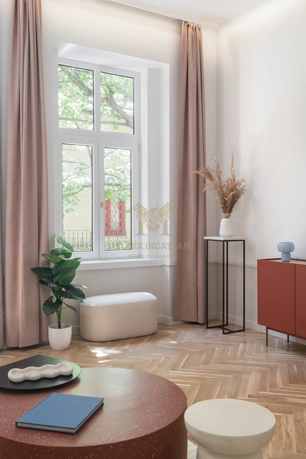 LUXUS, ELEGANCIA ÉS NAGYPOLGÁRI ÉLETÉRZÉS – EGY KARNYÚJTÁSNYIRA AZ ANDRÁSSY ÚTTÓL!