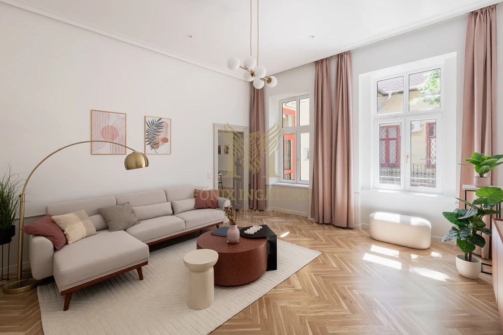 LUXUS, ELEGANCIA ÉS NAGYPOLGÁRI ÉLETÉRZÉS – EGY KARNYÚJTÁSNYIRA AZ ANDRÁSSY ÚTTÓL!