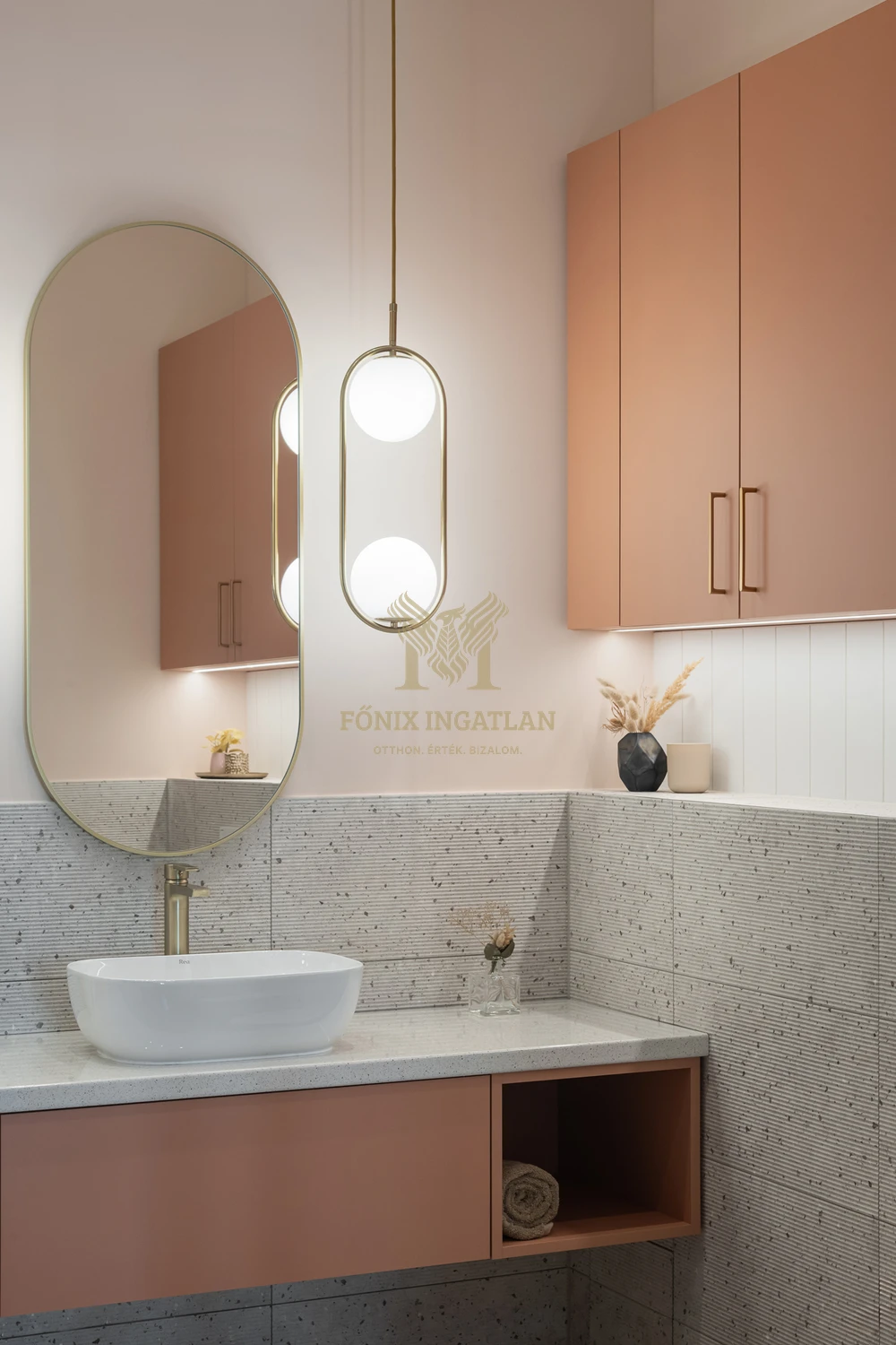 LUXUS, ELEGANCIA ÉS NAGYPOLGÁRI ÉLETÉRZÉS – EGY KARNYÚJTÁSNYIRA AZ ANDRÁSSY ÚTTÓL!