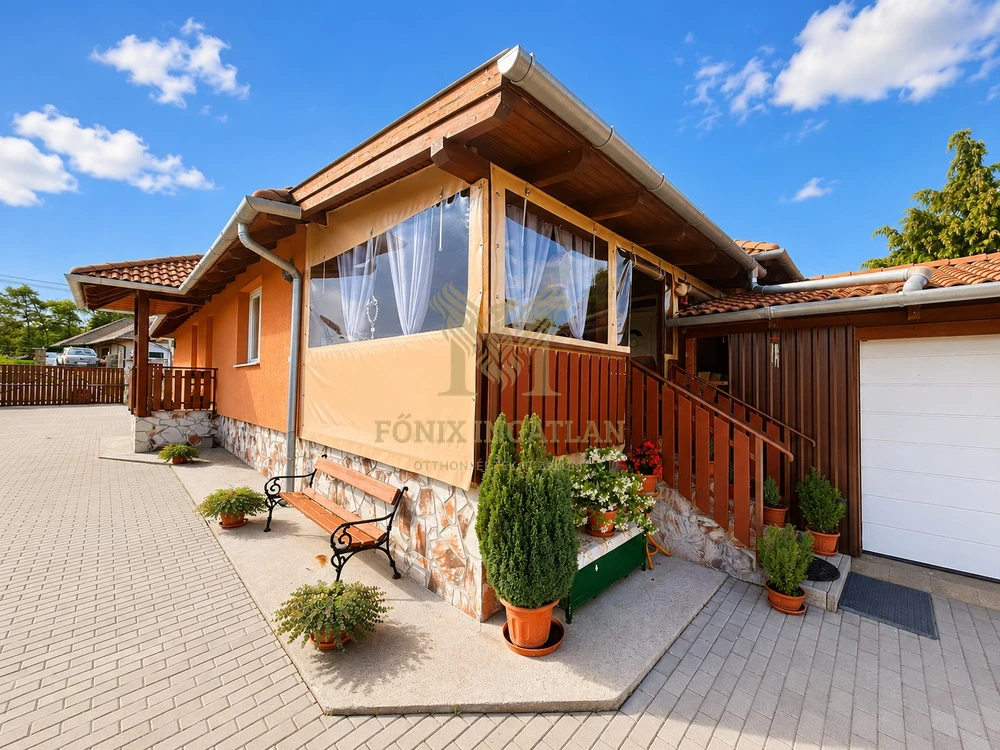 Modern otthon hatalmas telekkel és 60 m²-es garázzsal Erdőkertesen!