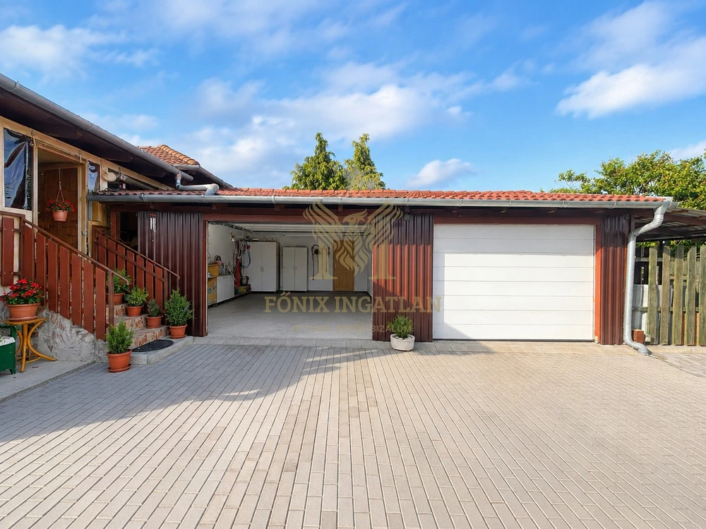 Modern otthon hatalmas telekkel és 60 m²-es garázzsal Erdőkertesen!