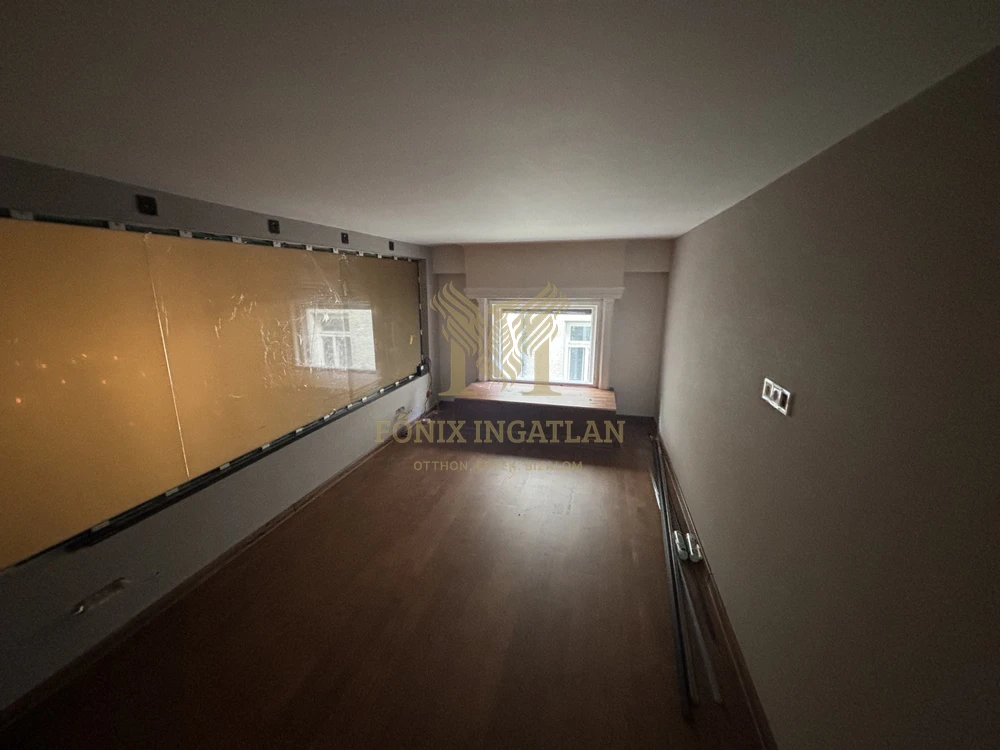 Eladó egy különleges luxuslakás gyönyörűen karbantartott épületben a Városliget mellett