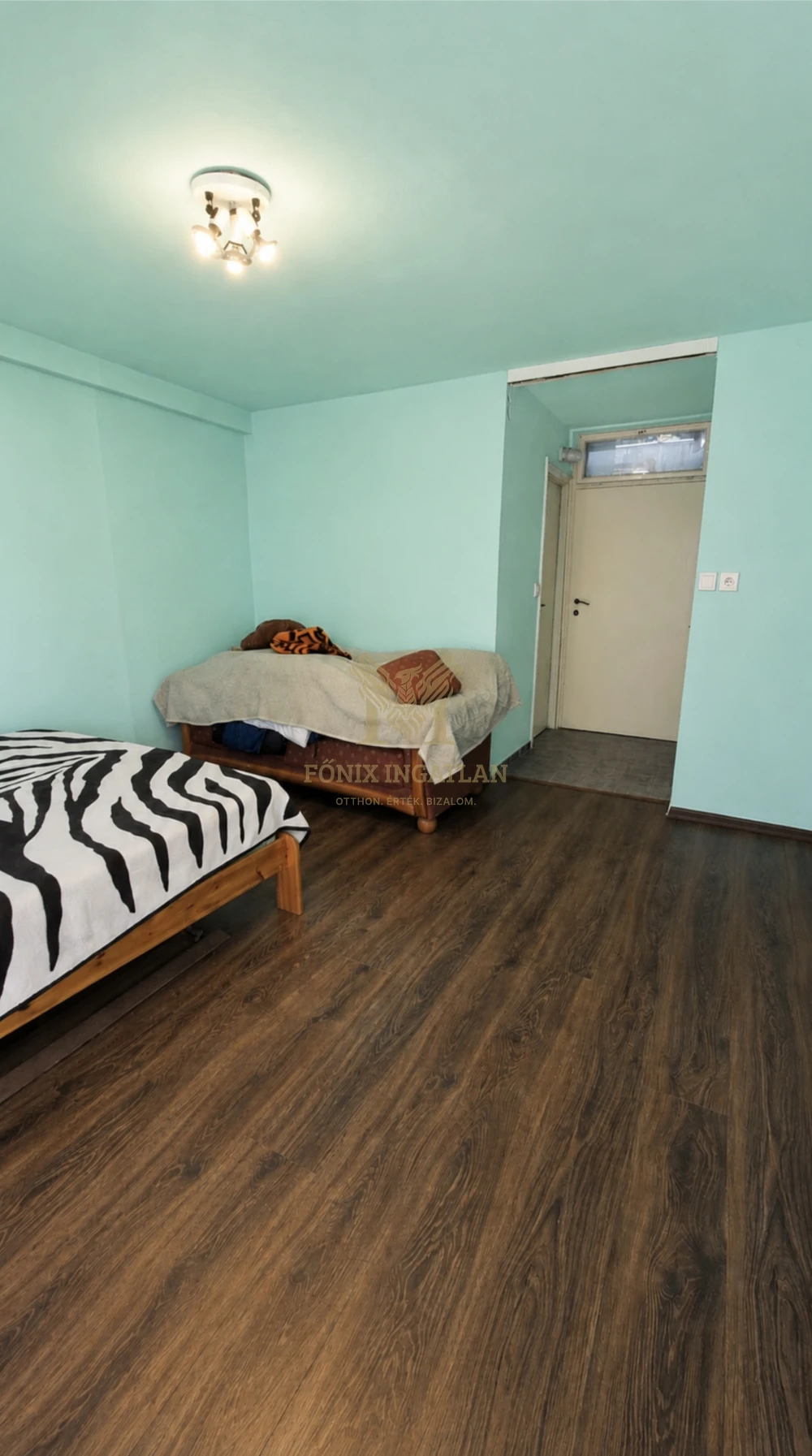 Balatonlellén, a Szent István úton eladó 20 m²-es tégla nyaraló!