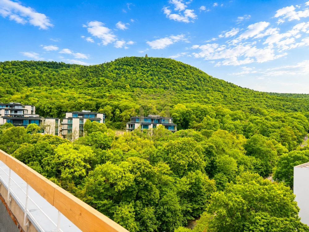 Eladó panorámás, napfényes lakás a Hárshegy lábánál – Budapest II. kerület