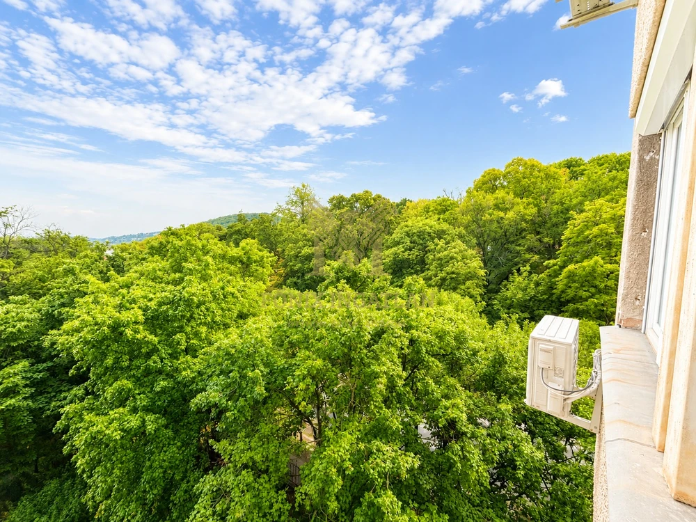 Eladó panorámás, napfényes lakás a Hárshegy lábánál – Budapest II. kerület