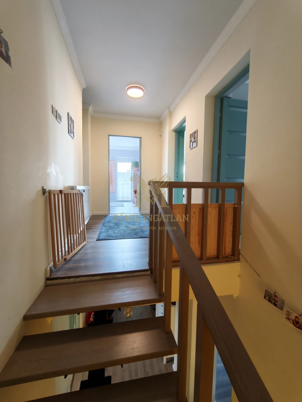 Eladó felújított, modern családi ház Érden