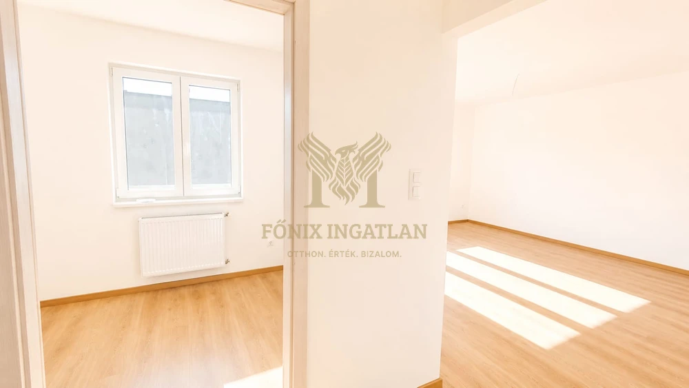 RÓZSADOMBI, RÉSZPANORÁMÁS, FRISSEN FELÚJÍTOTT LAKÁS ELADÓ!