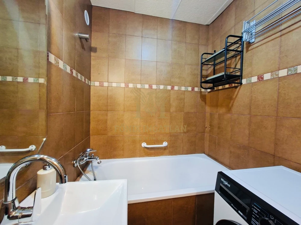 Kivételesen csendes, napfényes, 73 m²-es, 4 szobás lakás eladó a XVII. kerület közkedvelt részén, az Újlak utcában!