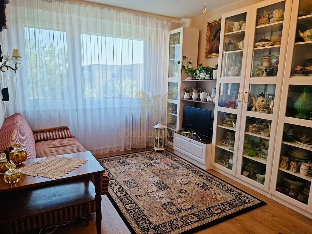 Kivételesen csendes, napfényes, 73 m²-es, 4 szobás lakás eladó a XVII. kerület közkedvelt részén, az Újlak utcában!