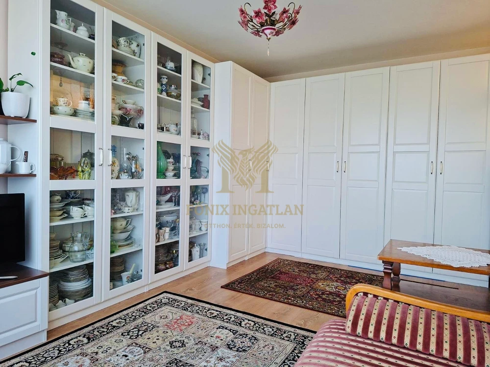 Kivételesen csendes, napfényes, 73 m²-es, 4 szobás lakás eladó a XVII. kerület közkedvelt részén, az Újlak utcában!