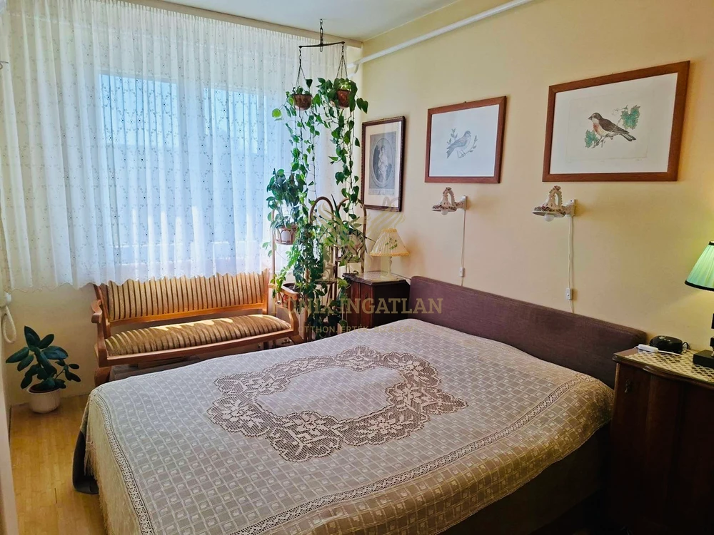 Kivételesen csendes, napfényes, 73 m²-es, 4 szobás lakás eladó a XVII. kerület közkedvelt részén, az Újlak utcában!