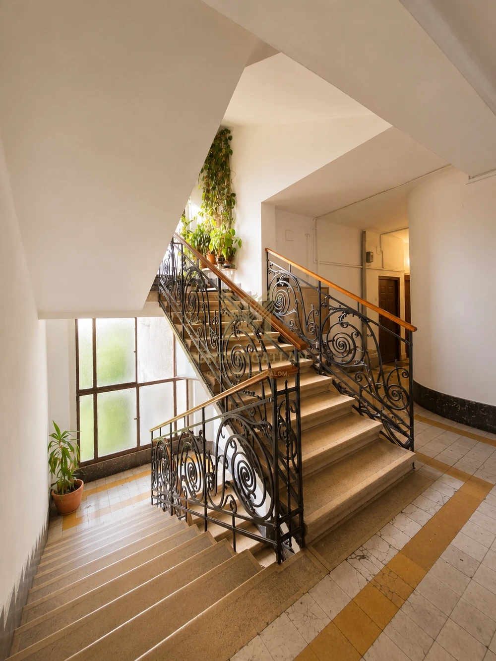 Páratlan lehetőség, erkélyes Bauhaus otthon – II. kerület, Víziváros