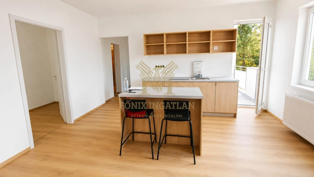RÓZSADOMBI, RÉSZPANORÁMÁS, FRISSEN FELÚJÍTOTT LAKÁS ELADÓ!