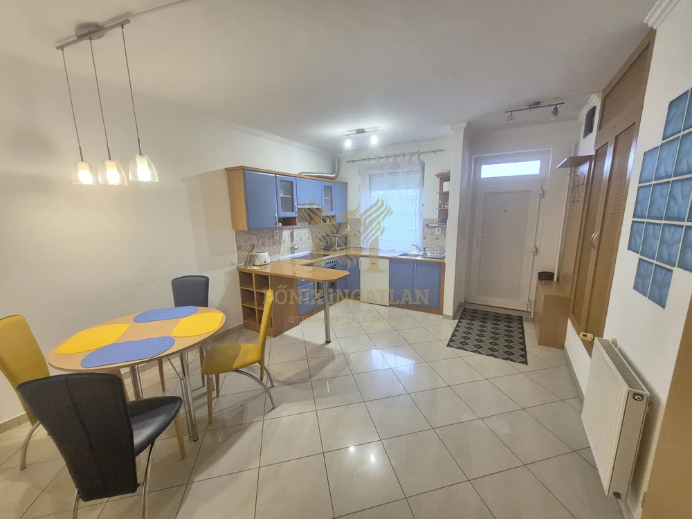 Kiadó modern lakás Debrecen belvárosában, a Halköz üzletházban