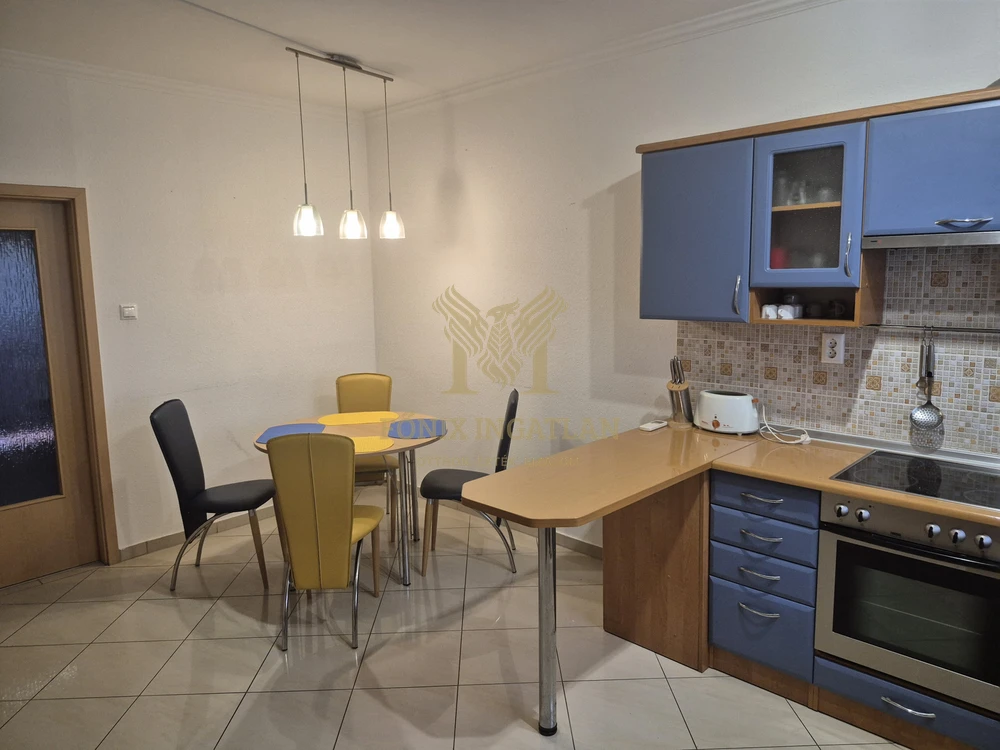 Kiadó modern lakás Debrecen belvárosában, a Halköz üzletházban