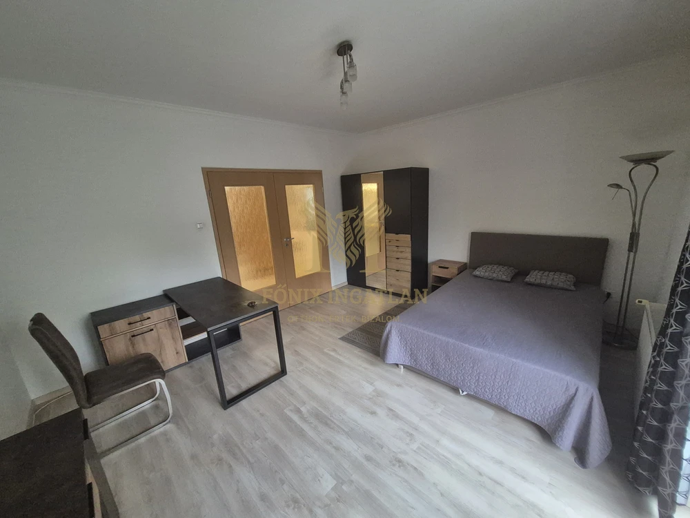 Kiadó modern lakás Debrecen belvárosában, a Halköz üzletházban