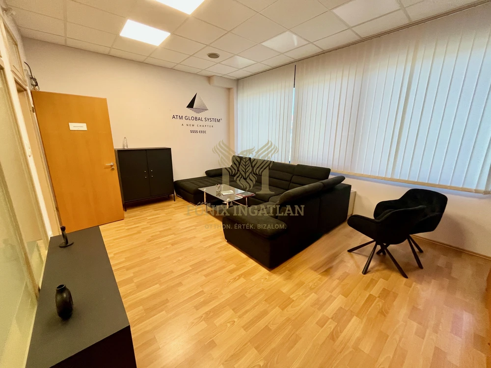Kiadó modern IRODA Debrecen egyik legfrekventáltabb pontján – Simonyi kapu üzletház