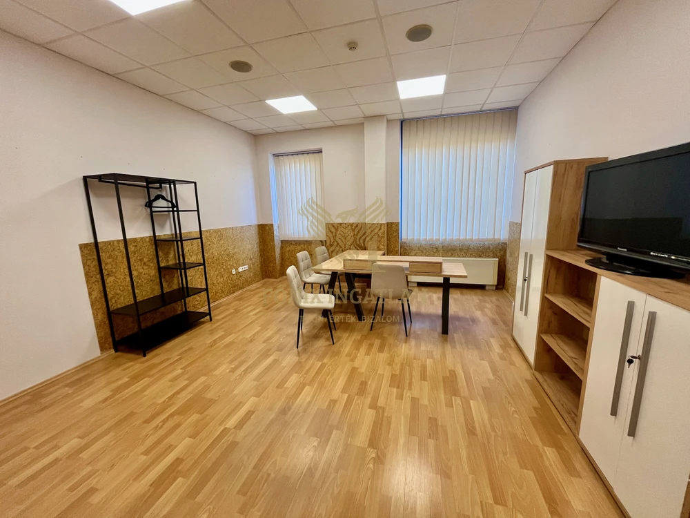Kiadó modern IRODA Debrecen egyik legfrekventáltabb pontján – Simonyi kapu üzletház