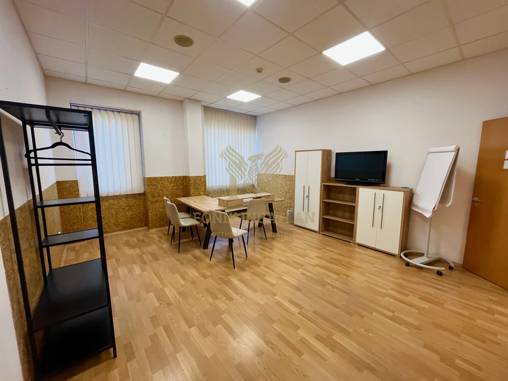 Kiadó modern IRODA Debrecen egyik legfrekventáltabb pontján – Simonyi kapu üzletház