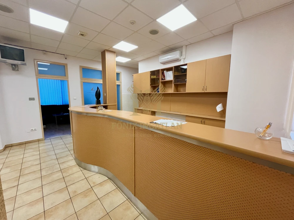 Kiadó modern IRODA Debrecen egyik legfrekventáltabb pontján – Simonyi kapu üzletház