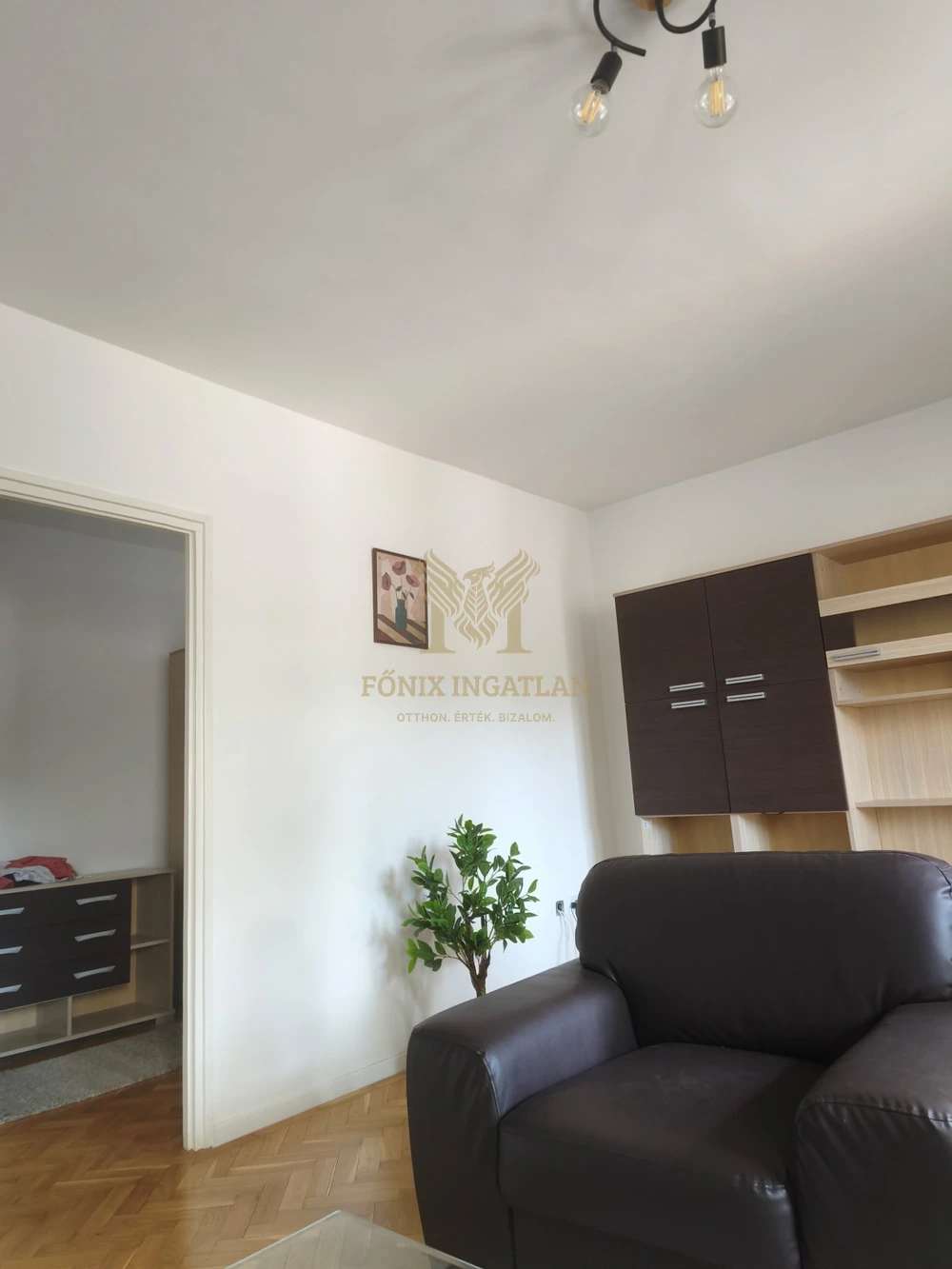 TELJES KÖRŰEN FELÚJÍTOTT, BÚTOROZOTT LAKÁS KIADÓ DEBRECEN NAGYERDŐN