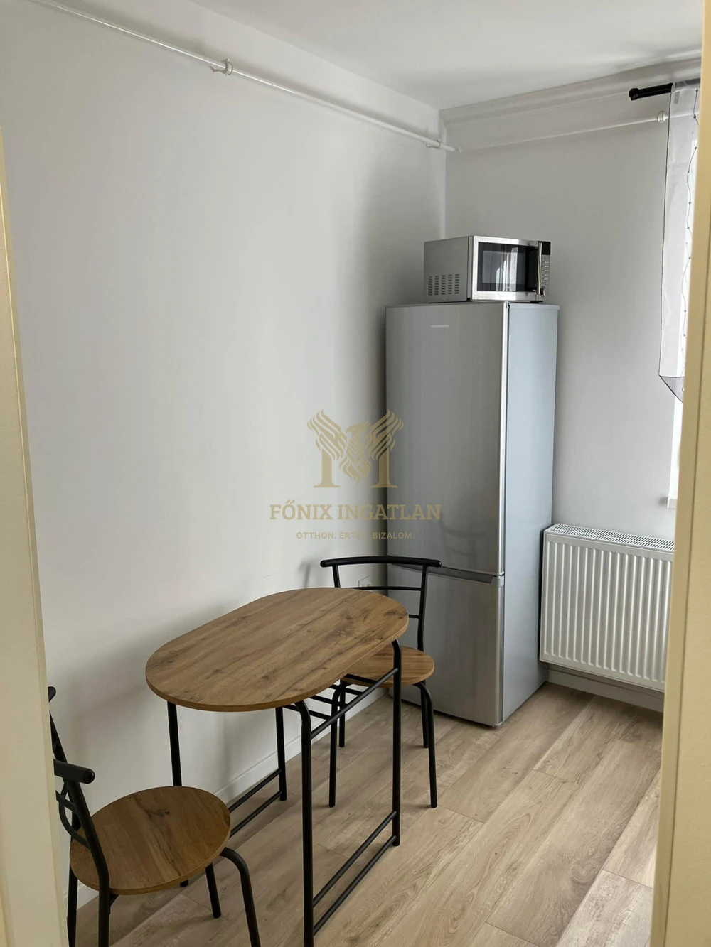 TELJES KÖRŰEN FELÚJÍTOTT, BÚTOROZOTT LAKÁS KIADÓ DEBRECEN NAGYERDŐN
