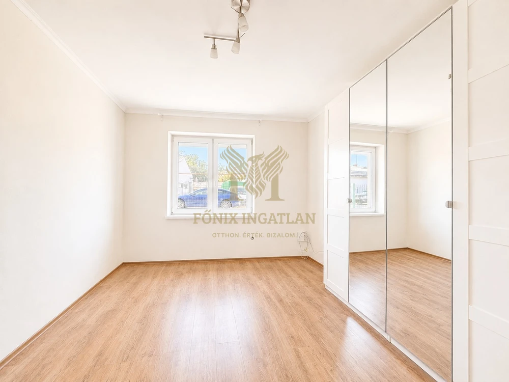 KORSZERŰ, KÉTLAKÁSOS ÖNÁLLÓ CSALÁDI HÁZ 758 M²-ES TELKEN A XVI. KERÜLETBEN!
