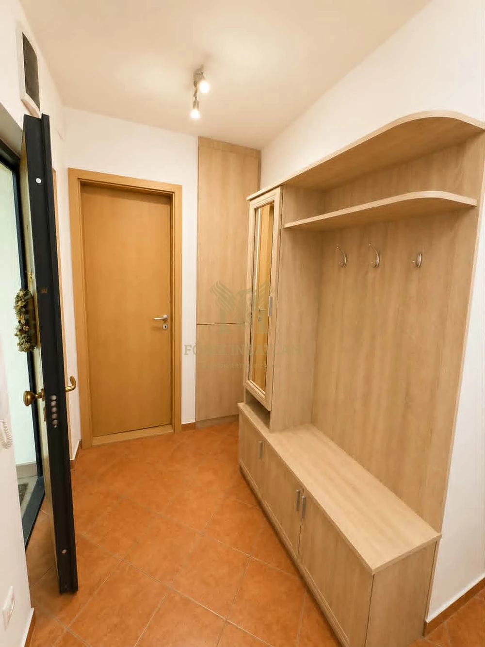 Költözz be, és érezd rögtön otthon magad – bútorozott, erkélyes lakás a Kerekes utcában