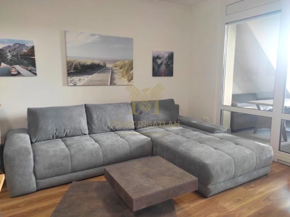 MODERN BELVÁROSI LAKÁS 20 M²-ES ERKÉLLYEL KIADÓ!