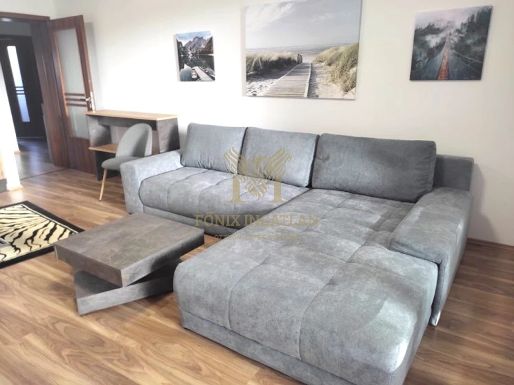 MODERN BELVÁROSI LAKÁS 20 M²-ES ERKÉLLYEL KIADÓ!
