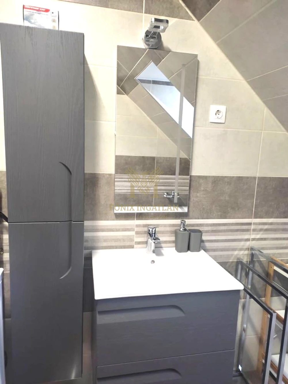 MODERN BELVÁROSI LAKÁS 20 M²-ES ERKÉLLYEL KIADÓ!