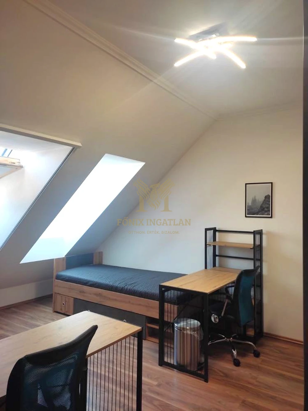 MODERN BELVÁROSI LAKÁS 20 M²-ES ERKÉLLYEL KIADÓ!