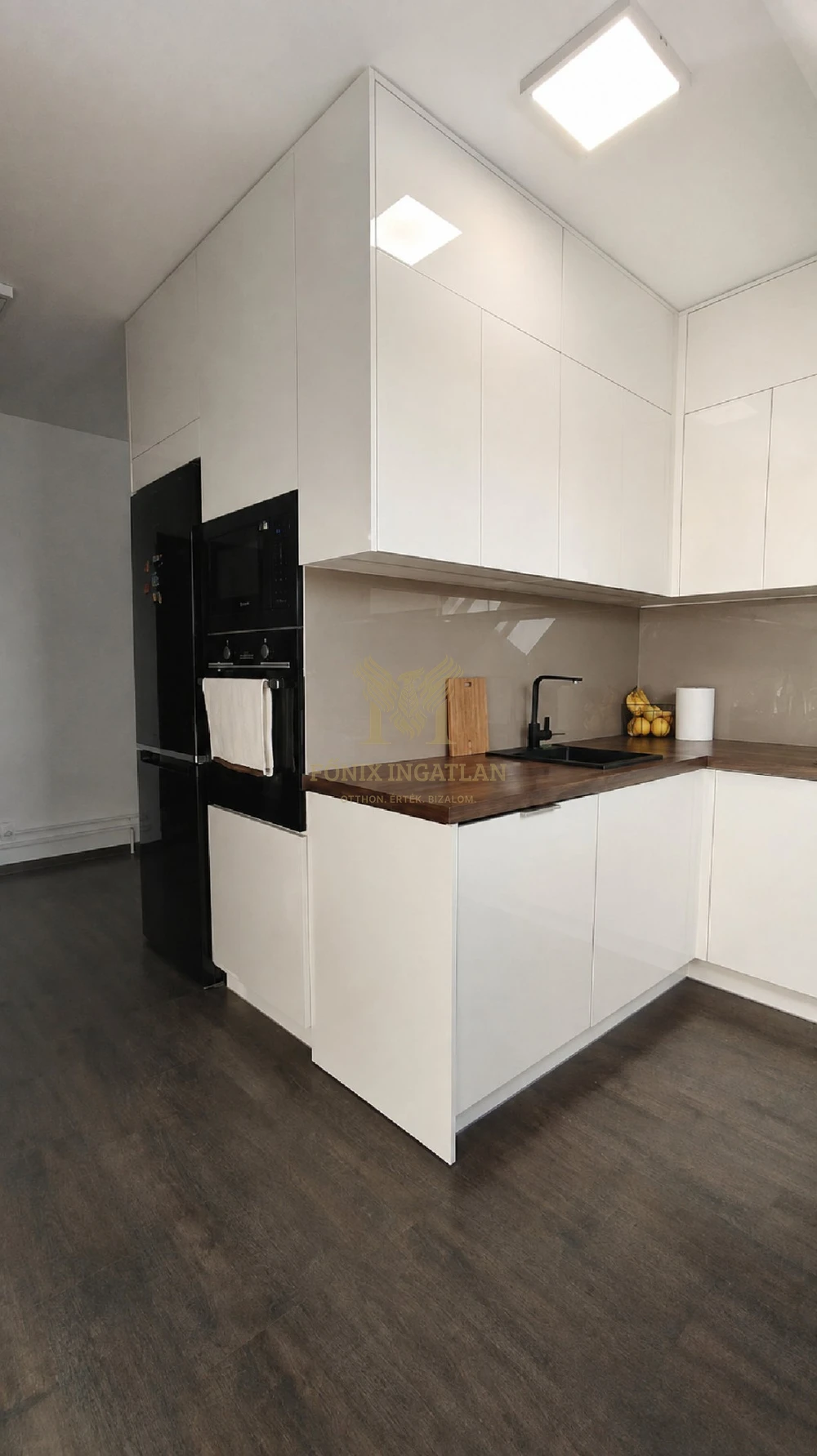Teljesen felújított, 76 m²-es lakás Balmazújváros központjában!