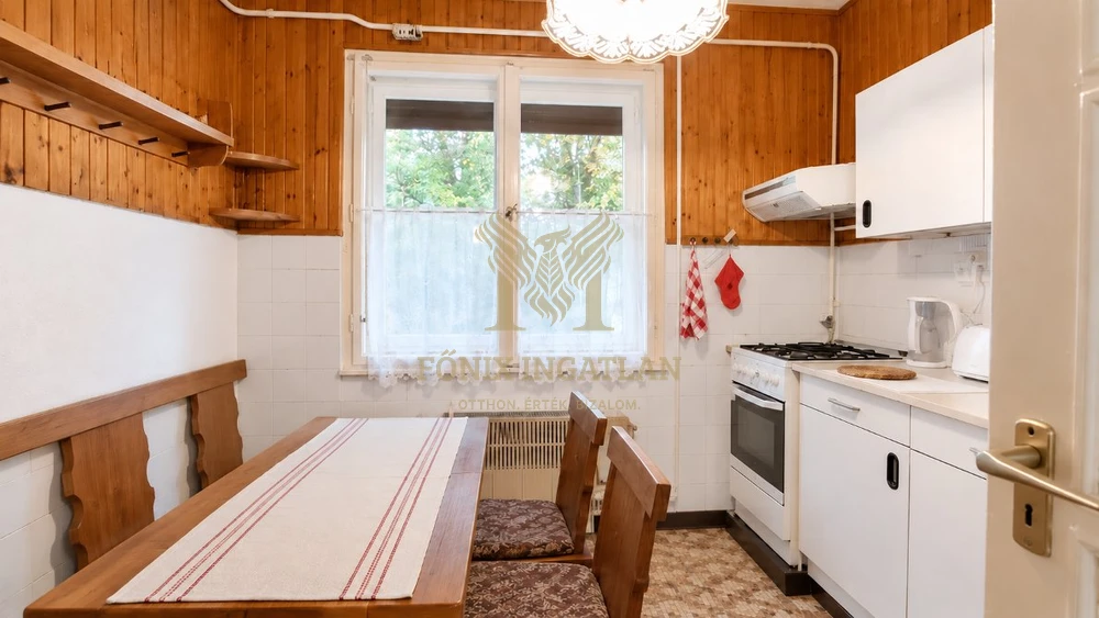 Tágas, erkélyes lakás eladó Debrecen Nagyerdőn!