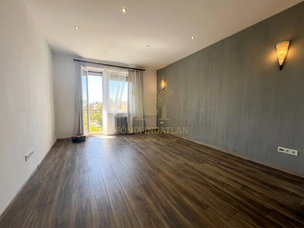Azonnal költözhető, panorámás otthon a Rákos-patak szomszédságában!