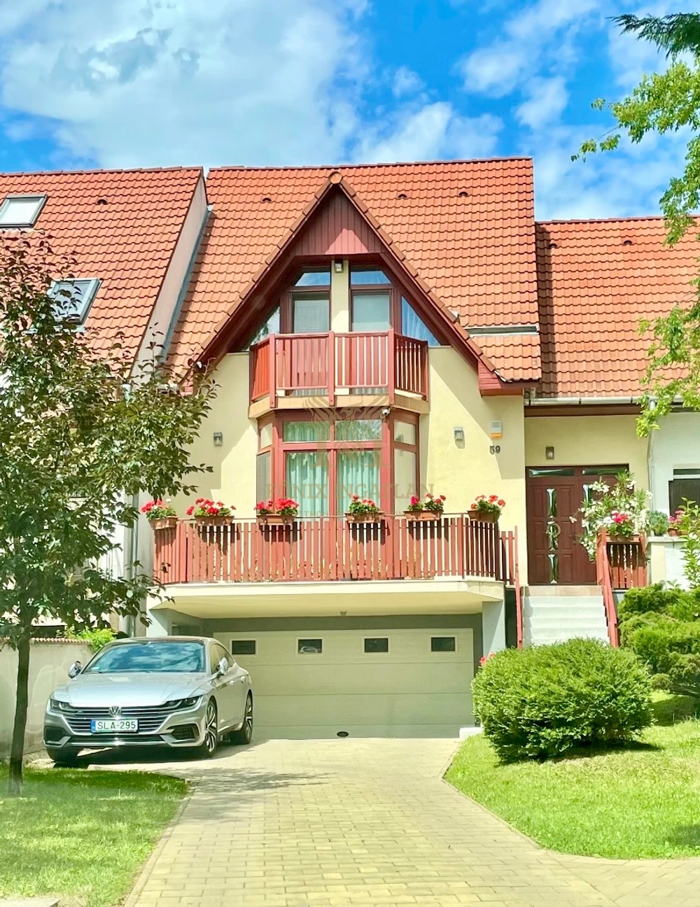 Zöldövezeti béke, saját kertes, 4 hálós otthon várja új lakóit