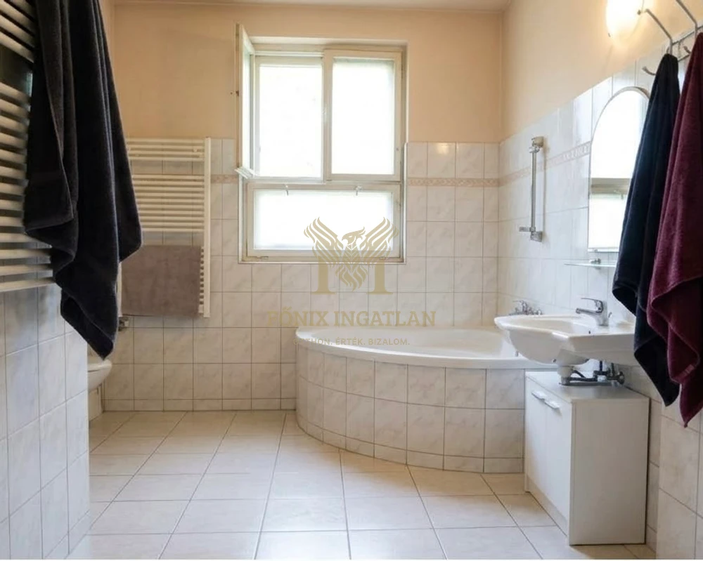 Formáld saját ízlésedre! 117 m²-es, napfényes polgári lakás Angyalföld legdinamikusabb részén