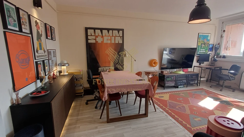 RÓZSADOMBI, RÉSZPANORÁMÁS, VILÁGOS, NAPFÉNYES LAKÁS ELADÓ !