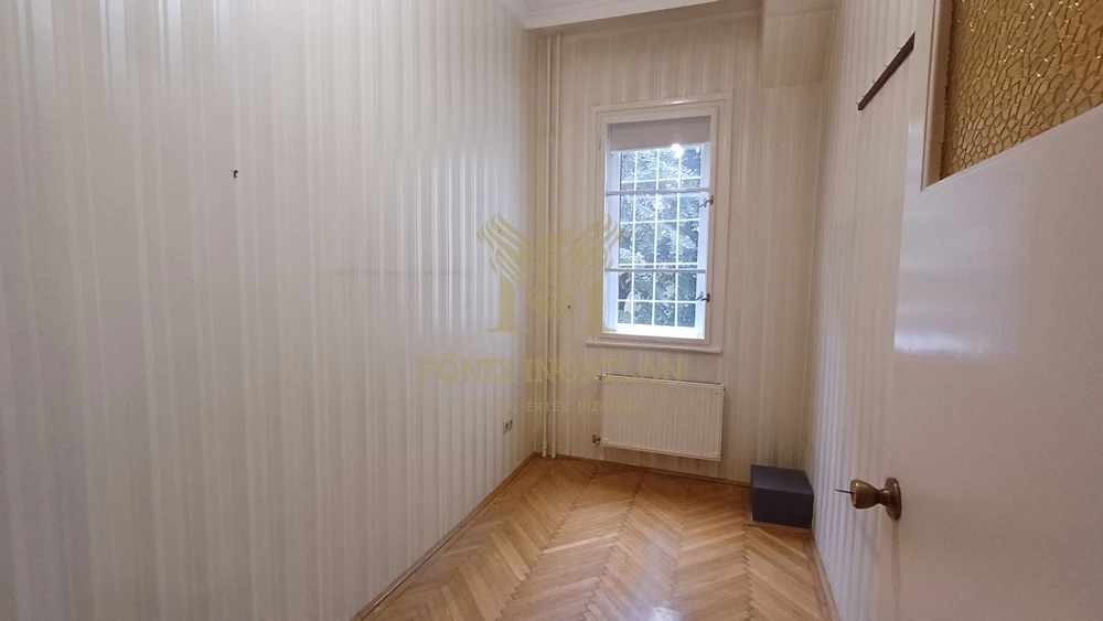 SZENT ISTVÁN PARK KÖZVETLEN KÖZELÉBEN, 2 SZOBA HALLOS, ERKÉLYES LAKÁS ELADÓ, IMPOZÁNS, SZÉP HÁZBAN!