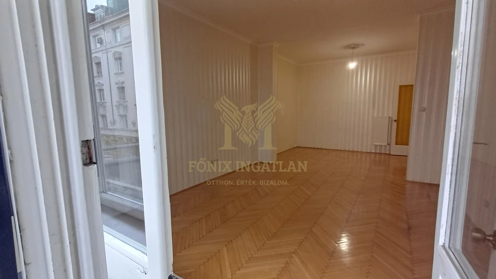 SZENT ISTVÁN PARK KÖZVETLEN KÖZELÉBEN, 2 SZOBA HALLOS, ERKÉLYES LAKÁS ELADÓ, IMPOZÁNS, SZÉP HÁZBAN!