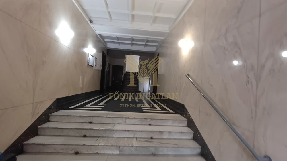 SZENT ISTVÁN PARK KÖZVETLEN KÖZELÉBEN, 2 SZOBA HALLOS, ERKÉLYES LAKÁS ELADÓ, IMPOZÁNS, SZÉP HÁZBAN!