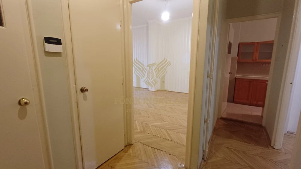 SZENT ISTVÁN PARK KÖZVETLEN KÖZELÉBEN, 2 SZOBA HALLOS, ERKÉLYES LAKÁS ELADÓ, IMPOZÁNS, SZÉP HÁZBAN!