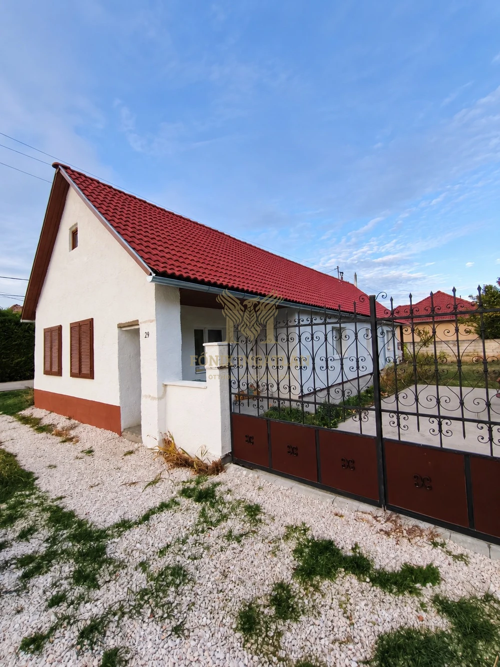Eladó teljes körűen felújított családi ház Tárnokon! Csak költözni kell